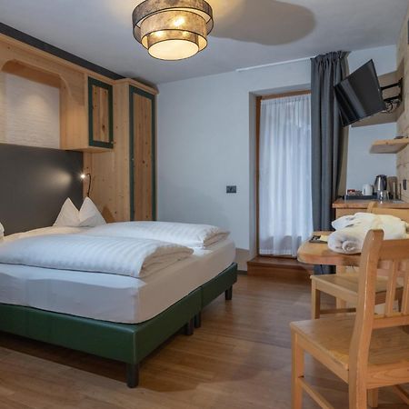 La Roccia Wellness Hotel Cavalese Extérieur photo