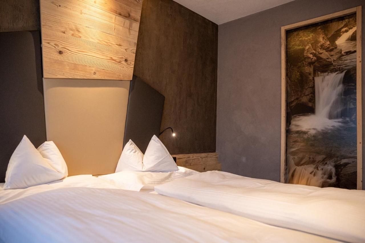 La Roccia Wellness Hotel Cavalese Extérieur photo