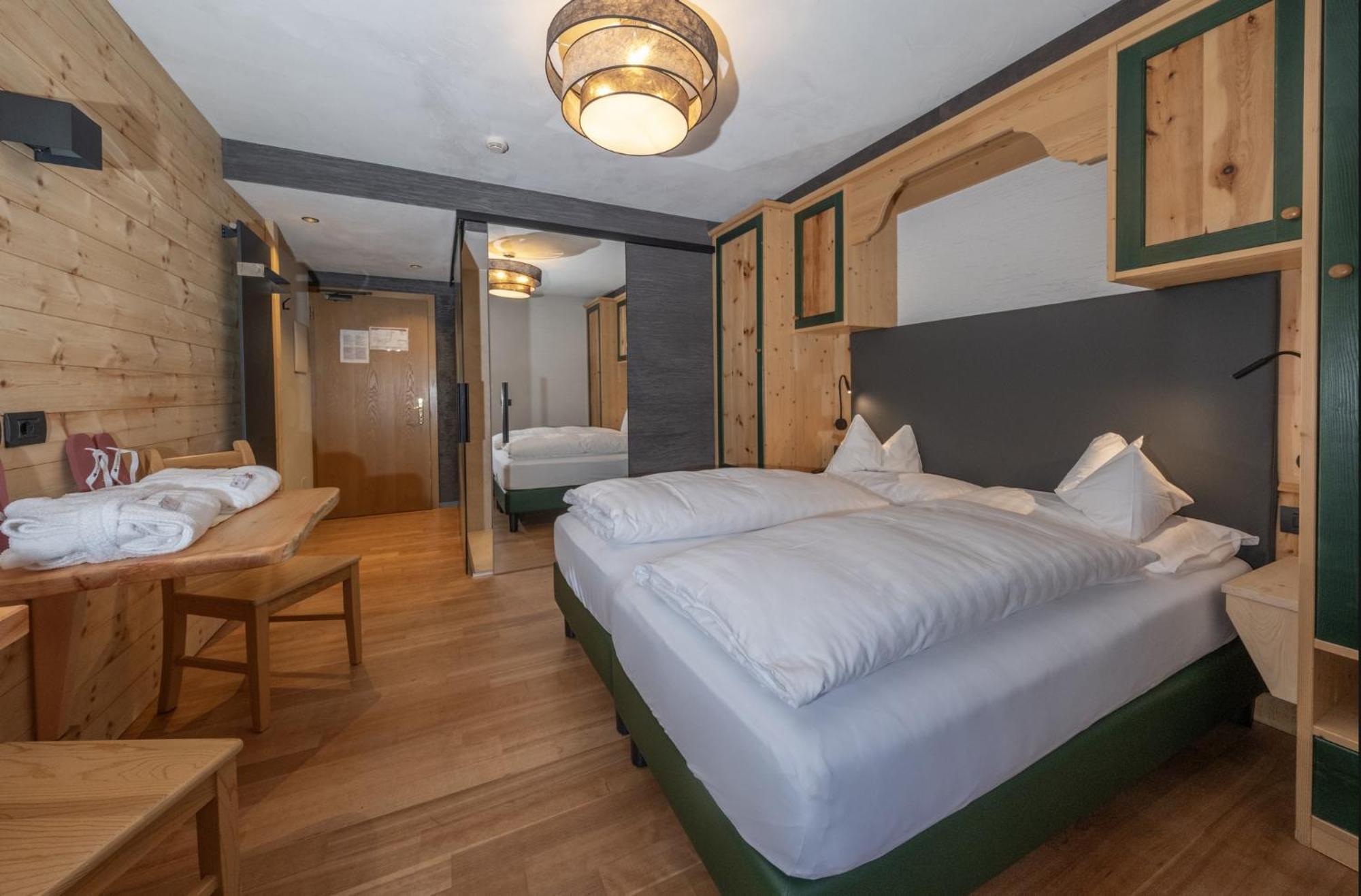 La Roccia Wellness Hotel Cavalese Extérieur photo