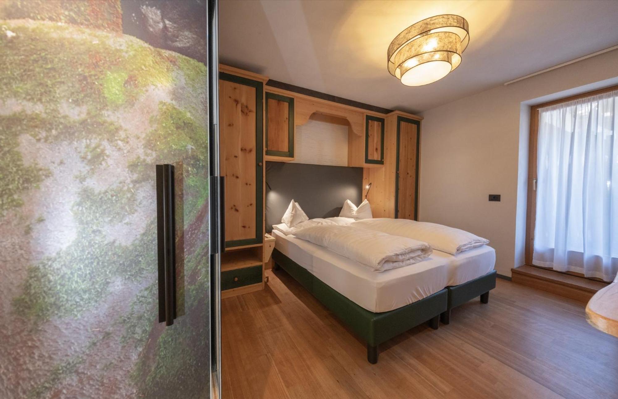 La Roccia Wellness Hotel Cavalese Extérieur photo