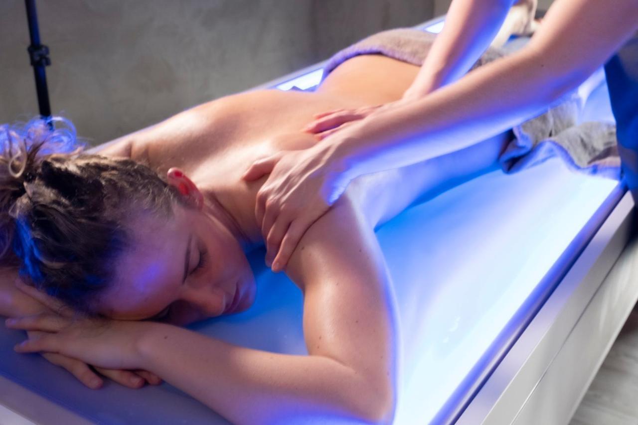 La Roccia Wellness Hotel Cavalese Extérieur photo