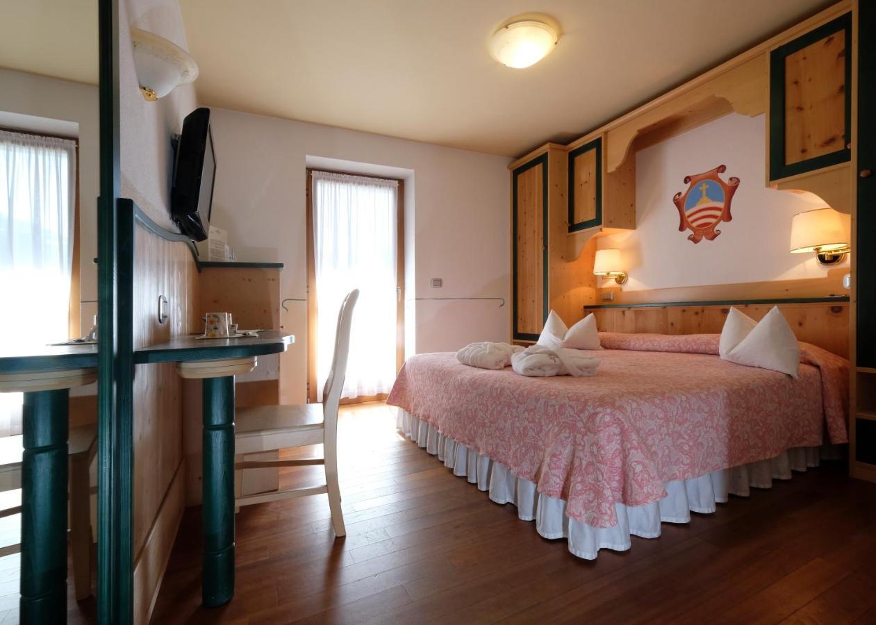 La Roccia Wellness Hotel Cavalese Extérieur photo