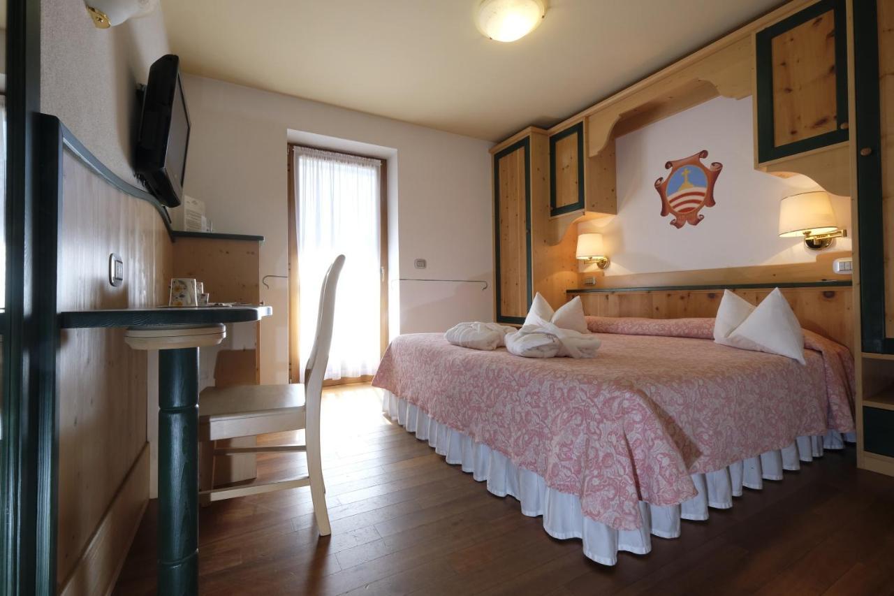 La Roccia Wellness Hotel Cavalese Extérieur photo